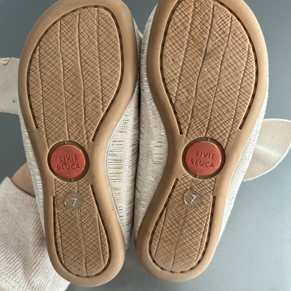 Toddler girls size 7 dress shoe ballet bow Livie & Luca gold shiny - Picture 3 of 4